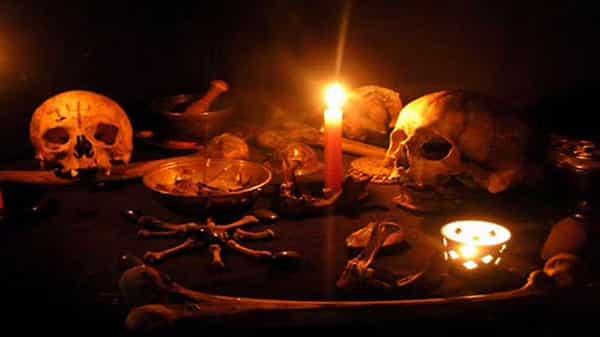 Black Magic: పెద్దపల్లి జిల్లాలో క్షుద్రపూజల కలకలం.. మనిషి బొమ్మ గీసి..వికృతంగా పసుపు, కుంకుమ చల్లి...