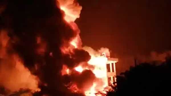 Blast In Gujarat: గుజరాత్లో భారీ పేలుడు... 10 కి.మీల మేర దద్దరిల్లిన భవనాలు.. భయందోళనలో ప్రజలు..