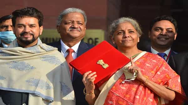 Budget 2021 : బడ్జెట్ లెక్కల్లో నిర్మలా సీతారామన్.. ఏ ఏ రంగాలకు ఎటువంటి కేటాయింపులు.. ఎవరి వాటా ఎంత..?