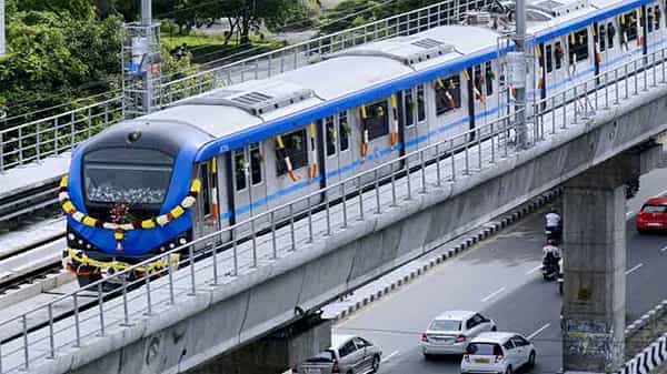 Metro Rail: మెట్రో ప్రయాణికులకు శుభవార్త.. భారీగా తగ్గిన మెట్రో ఛార్జీలు.. టికెట్పై రూ.20 తగ్గింపు