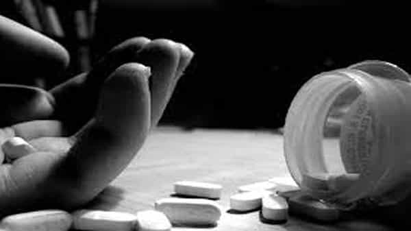 Suicide Attempt: డ్రంకెన్ డ్రైవ్.. ఉద్యోగం కోల్పోయిన కానిస్టేబుల్ ఆత్మహత్యాయత్నం..