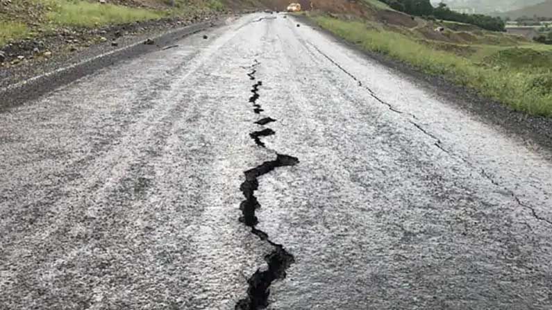 Earthquake: జమ్మూకశ్మీర్‌లో భూకంపం.. ఇళ్ల నుంచి పరుగులు తీసిన జనాలు..