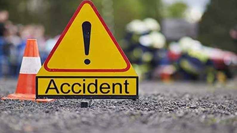 Road Accident: ఇంటికి వెళుతుండగా ప్రమాదం.. బైక్‌ను ఢికొన్న లారీ.. ఇద్దరు యువకులు మ‌ృతి