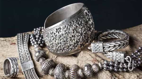 Today Silver Rates: స్వల్పంగా పెరిగిన వెండి ధర.. దేశంలోని ప్రధాన నగరాల్లో ధరలు ఇలా..