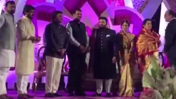 Maharashtra: కరోనా నిబంధనలు పాటించకుండా వివాహ వేడుక.. బీజేపీ మాజీ ఎంపీ, మరో ఇద్దరిపై కేసు..