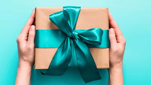 Gift for Married Couple: తమిళనాడులో ఆసక్తికర ఘటన.. నవ దంపతులకు స్నేహితులిచ్చిన గిఫ్ట్ చూస్తే షాక్ అవ్వాల్సిందే..!