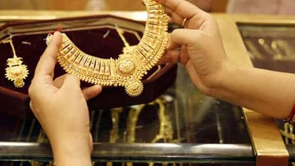 Gold Price Today: భారీగా తగ్గిన బంగారం ధరలు.. ఈరోజు తులం గోల్డ్ ఎక్కడ, ఎంత ఉందంటే..