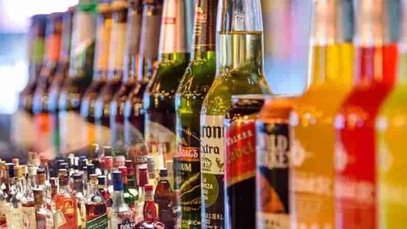 Liquor Price: మద్యం ప్రియులకు గుడ్‌న్యూస్‌.. త్వరలో ఆ బ్రాండ్లపై ఉన్న ధరలు తగ్గబోతున్నాయ్‌..!