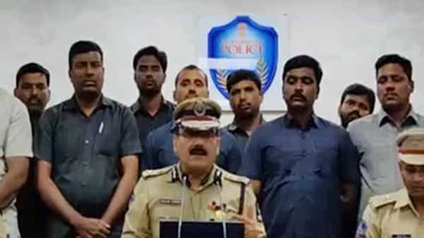 అంతర్రాష్ట్ర దొంగల ముఠా అరెస్టు చేసిన హైదరాబాద్ పోలీసులు.. బంగారం, వెండి అభరణాలు స్వాధీనం