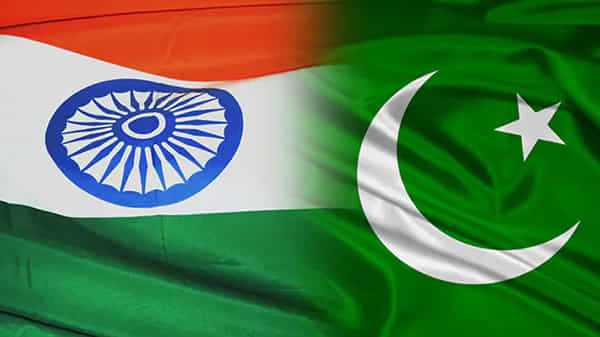India-Pakistan Hotline Talk: శాంతి మంత్రం జపించిన పాకిస్తాన్, హాట్ లైన్ ద్వారా ఇండియాతో సంప్రదింపులు, హామీ నిజమేనా !