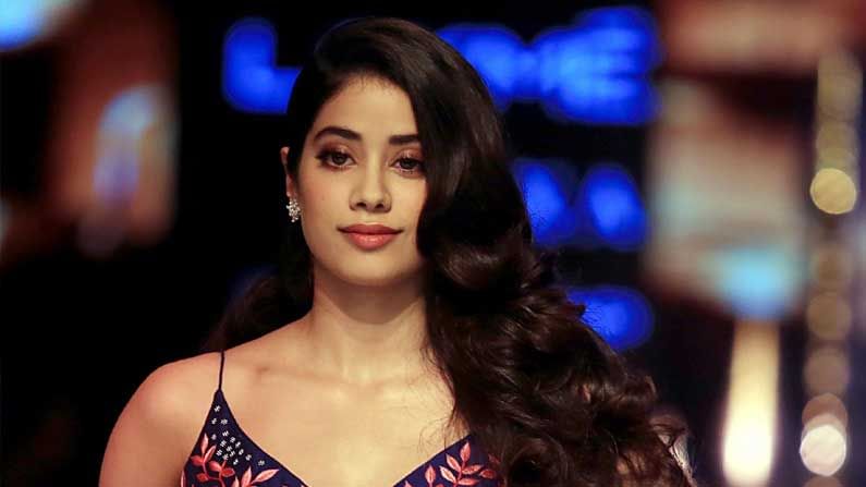 Janhvi Kapoor: ఆటో నడిపిన అలనాటి అందాల తార తనయ.. నెట్టింట్లో వైరల్గా మారిన వీడియో..