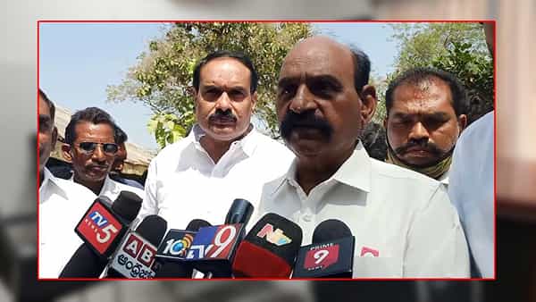 నంద్యాల అర్.డి.ఓ ఆఫీసు వద్ద ఆందోళన.. ఆ పంచాయతీ స్థానాల్లో రీకౌంటింగ్ జరపాలని డిమాండ్