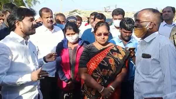 సంగీతానికి చింతకాయలు రాలవు.. ఉద్యోగంలో ఉంటావా.. పోతావా..? అధికారులపై ఎమ్మెల్యే ఆగ్రహం