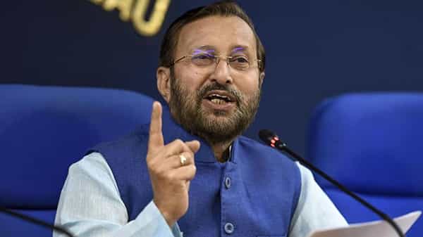 Social Media Guidelines India: సోషల్ మీడియాకు భారీ షాక్ ఇచ్చిన కేంద్రం.. కొత్తగా విడుదల చేసిన నిబంధనలివే..!