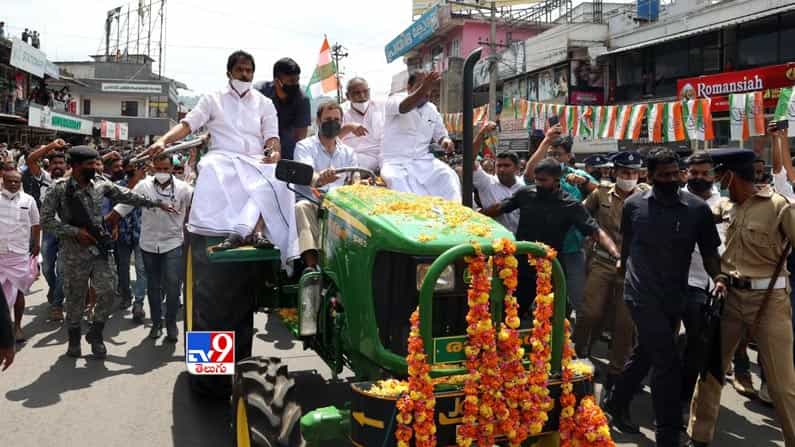 ట్రాక్టర్ నడిపిన  చేసిన కాంగ్రెస్ నేత రాహుల్ గాంధీ. 