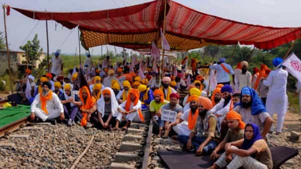 Farmers Protest: రైతుల నిరసన, నేడు దేశవ్యాప్తంగా 4 గంటలపాటు అన్నదాతల రైల్ రోకో ఆందోళన, శాంతియుత పంథాలో..