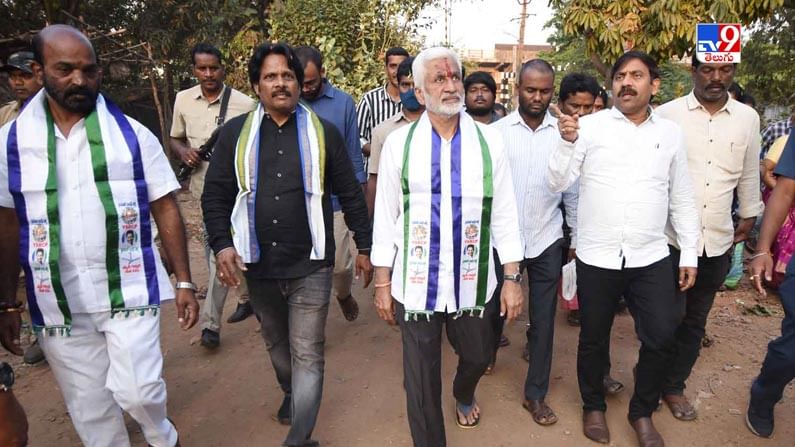 MP Vijay Sai Reddy Padayatra Photos: స్టీల్‌ప్లాంట్‌ ప్రైవేటీకరణను వ్యతిరేకిస్తూ ఎంపీ విజయసాయిరెడ్డి పాదయాత్ర