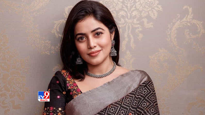 నటసింహం బాలకృష్ణ హీరోగా బోయపాటి శ్రీను దర్శకత్వంలో అఖండ సినిమాలో అవకాశం దక్కించుకుంది ఈ భామ 