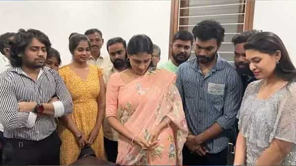 YS Sharmila: మెగా హీరో సినిమా పాటను విడుదల చేసిన వైఎస్ షర్మిల.. సాంగ్ బాగుంది అంటూ వ్యాఖ్య..
