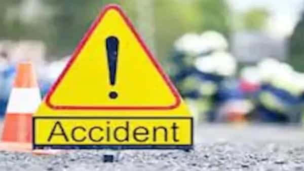 Road Accident: మహబూబ్నగర్లో ఘోర రోడ్డు ప్రమాదం.. టిప్పర్ - కారు ఢీ: ముగ్గురు మృతి..