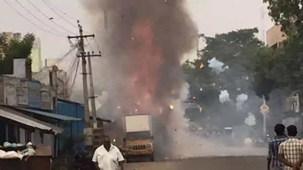 తమిళనాడులోని శివకాశిలో భారీ పేలుడు.. ఆరుగురు మృతి.. 14 మందికి గాయాలు.. వరుసగా జరుగుతున్న పేలుళ్లు..