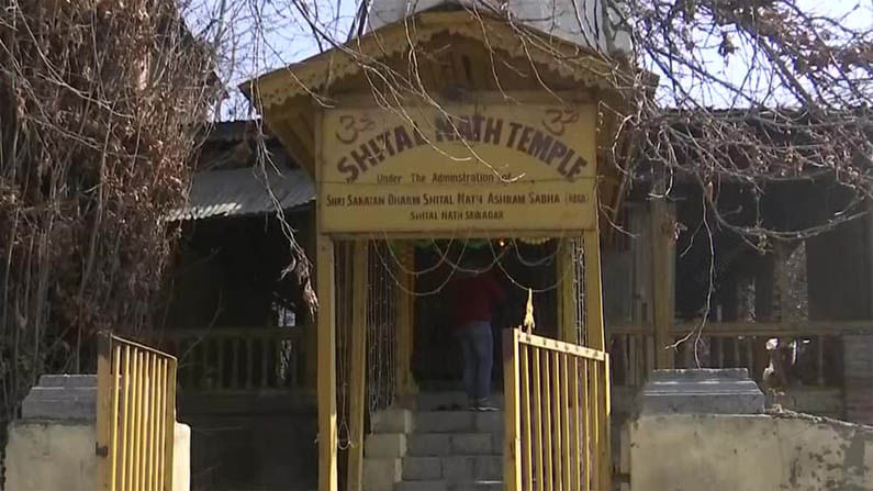 Srinagar Temple: శ్రీనగర్‌లో 31 ఏళ్ల తర్వాత తెరుచుకున్న హిందూ దేవాలయం.. భక్తుల ప్రత్యేక పూజలు