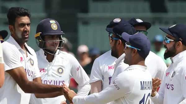 India vs England 2nd Test: బెంబేలెత్తించిన భారత్ బౌలర్లు.. కుప్పకూలిన ఇంగ్లాండ్ బ్యాట్స్మెన్.. ఆధిక్యంలో భారత్..