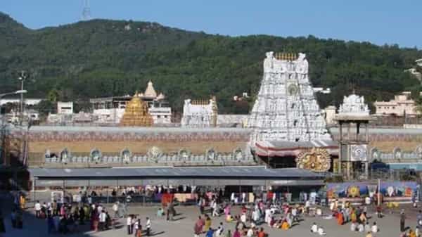 Tirumala Info: భక్తులతో కిటకిటలాడుతున్న తిరుమలగిరులు.. సెలవు రోజున భారీగా తరలివచ్చిన భక్తులు..