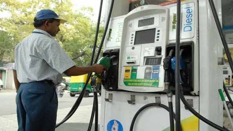 Petrol, Diesel price: మళ్లీ పెరిగిన పెట్రోల్, డీజిల్ ధరలు.. తెలుగు రాష్ట్రాల్లో ఎంత మేర పెరిగిందంటే..?