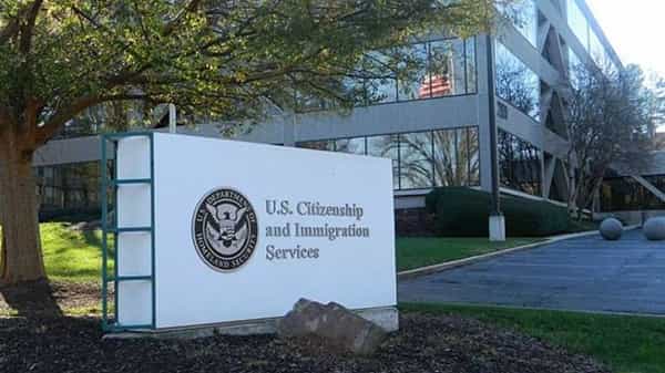 Green Card: అమెరికాలో ఉన్న భారతీయులకు గుడ్ న్యూస్.. వేలాది మందికి మేలు చేయనున్న కొత్త చట్టం..