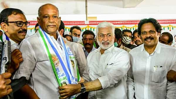 Municipal polls: వైసీపీ ఆపరేషన్ ఆకర్ష్.. వలసలు నిరంతరం కొనసాగుతాయ్.. ఎంపీ విజయసాయిరెడ్డి