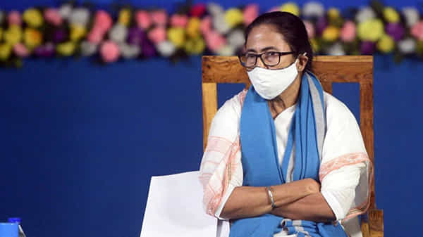 మా రాష్ట్ర ప్రజలందరికీ ఉచిత వ్యాక్సిన్, సాయం చేయాలంటూ ప్రధాని మోదీకి మమత లేఖ.