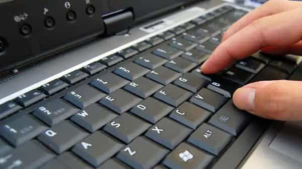 Computer Keyboard: కీ బోర్డుపై అక్షరాలు వరుస క్రమంలో ఎందుకు ఉండవు..?.. అలా ఎందుకు తయారు చేశారు..?