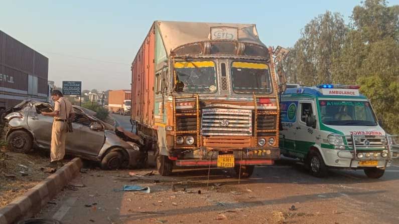 Road Accident: షాద్‎నగర్ బైపాస్‌లో ఘోర రోడ్డు ప్రమాదం.. ముగ్గురు యువకుల మృత్యువాత