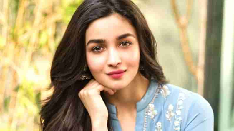 Alia Bhatt : ఆర్ఆర్ఆర్ కోసం గొంతు సవరించనున్న బాలీవుడ్ భామ.. సినిమాలో పాటపాడనున్న అలియాభట్..