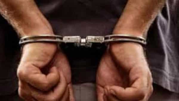 Latest Crime: మహారాష్ట్రలోని రాయ్గడ్లో దారుణం.. బొప్పాయి తిన్నందుకు గోమాతకు ఇంతటి శిక్షా..