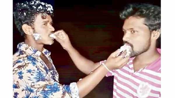 Road Accident in Kadapa: చిన్ననాటి స్నేహితులు రోడ్డు ప్రమాదంలో ఒకేసారి మృతి మరణంలోనూ వీడని స్నేహబంధం..