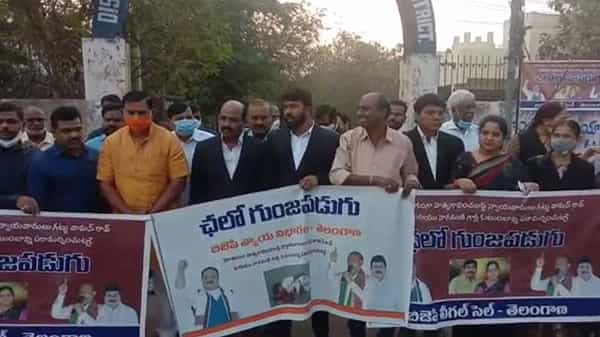 లాయర్ దంపతుల హత్య నేపథ్యం : గుంజపడుగు బయల్దేరిన బీజేపీ లీగల్ సెల్ ప్రతినిధులు, దగ్గరుండి పంపించిన రాజాసింగ్