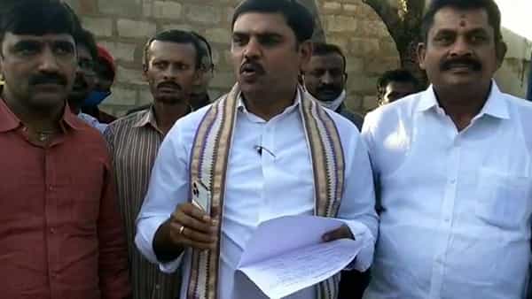 ఆ జిల్లాలో ఆఖరి నిమిషంలో నామినేషన్లను అడ్డుకున్న అధికార పార్టీ.. ఎస్ఈసీ చర్యలు తీసుకోవాలని బీజేపీ డిమాండ్