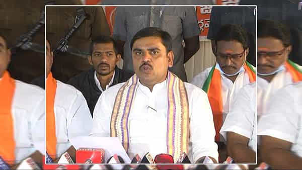 పక్క రాష్ట్రంలో గుర్తుపట్టని వైసీపీ.. నిజాం షుగర్స్ను అమ్మేసిన టీడీపీ.. విశాఖ స్టీల్ ప్రైవేటీకరణపై ఏపీ బీజేపీ ఎదురుదాడి