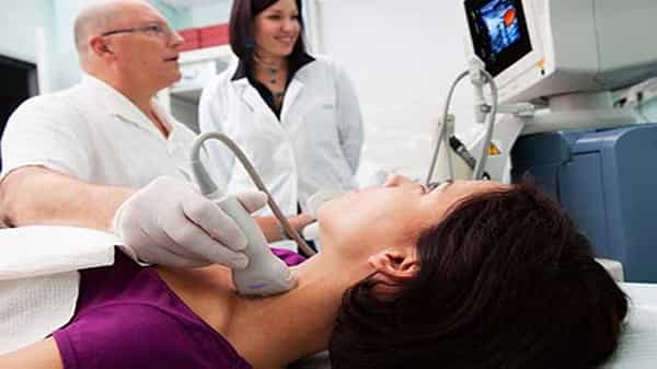 Thyroid: కరోనా వైరస్ కారణంగా థైరాయిడ్పై ప్రభావం.. హర్మోన్లలో మార్పులు.. జాగ్రత్తగా ఉండాలంటున్న వైద్య నిపుణులు