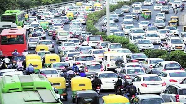 Traffic Jam In Delhi: ఢిల్లీలో ట్రాఫిక్ జామ్... పలుచోట్ల ఆంక్షలు... సరిహద్దు మార్గాల మూసివేత