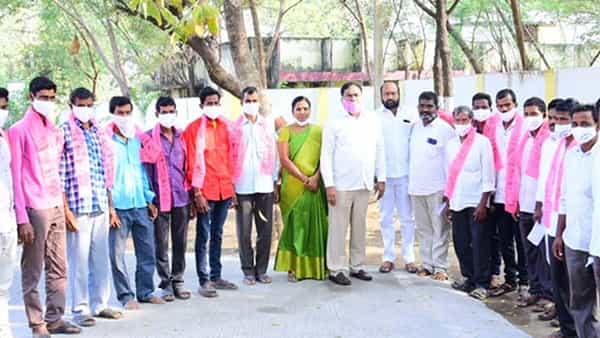 ఎమ్మెల్సీ ఎన్నికల ముందు ఓరుగల్లు కాంగ్రెస్కు షాక్.. మంత్రి ఎర్రబెల్లి సమక్షంలో గులాబీలో చేరికలు