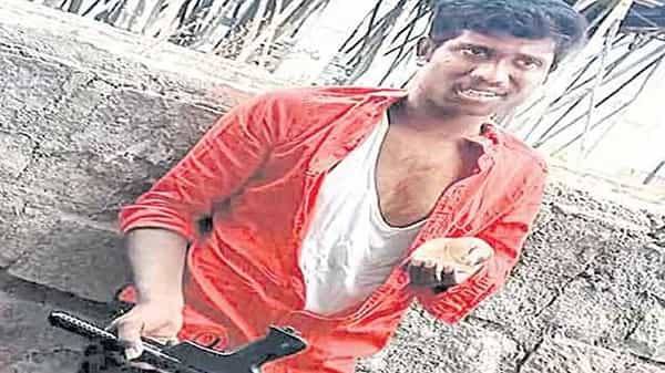 ఎయిర్గన్తో యువకుడి హల్చల్.. ప్రేమిస్తున్నానంటూ యువతికి వేధింపులు.. ఆమె సోదరుడికి బెదిరింపులు..