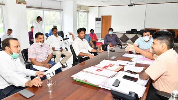 పట్టభద్రుల ఎమ్మెల్సీ ఎన్నికపై అధికారుల కసరత్తు.. దివ్యాంగులు, 80 ఏళ్లపైబడిన వృద్ధులు, కొవిడ్ రోగులకు ప్రత్యేక ఏర్పాట్లు