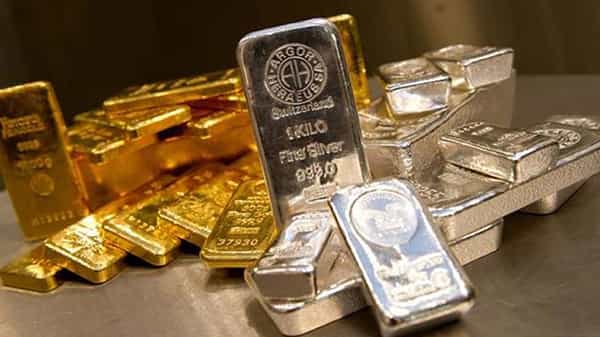 Gold & Silver Price Today: స్వల్పంగా తగ్గిన బంగారం ధరలు.. ఇవాళ దేశంలోని ప్రధాన నగరాల్లో ఎంత రేట్ ఉందంటే..