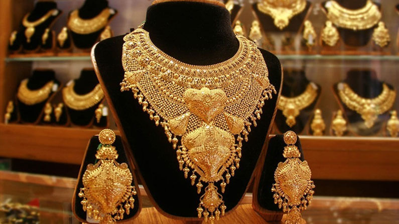 Gold Price Today: స్వల్పంగా తగ్గిన బంగారం ధరలు.. ప్రధాన నగరాల్లో రేట్లు ఎలా ఉన్నాయంటే?