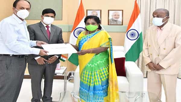 గవర్నర్ తమిళిసైకి అందిన నియామక పత్రాలు.. పుదుచ్చేరి లెఫ్ట్నెంట్ గవర్నర్గా అదనపు బాధ్యతలు