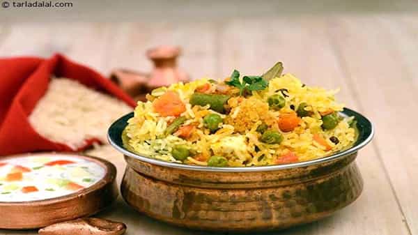 Hyderabadi Biryani: 60 రూపాయలకే తిన్నంత బిర్యానీ.. ఎక్కడో తెలిస్తే మీరు కూడా వెళ్తారు..!