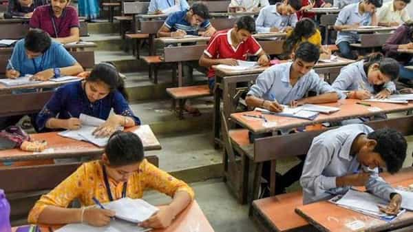 JEE Main 2021 : జేఈఈ మెయిన్ 2021 కోసం సిద్ధమవుతున్న అభ్యర్థులు ఇవి తప్పని సరిగా తీసుకెళ్ళాలిసి ఉంటుంది..